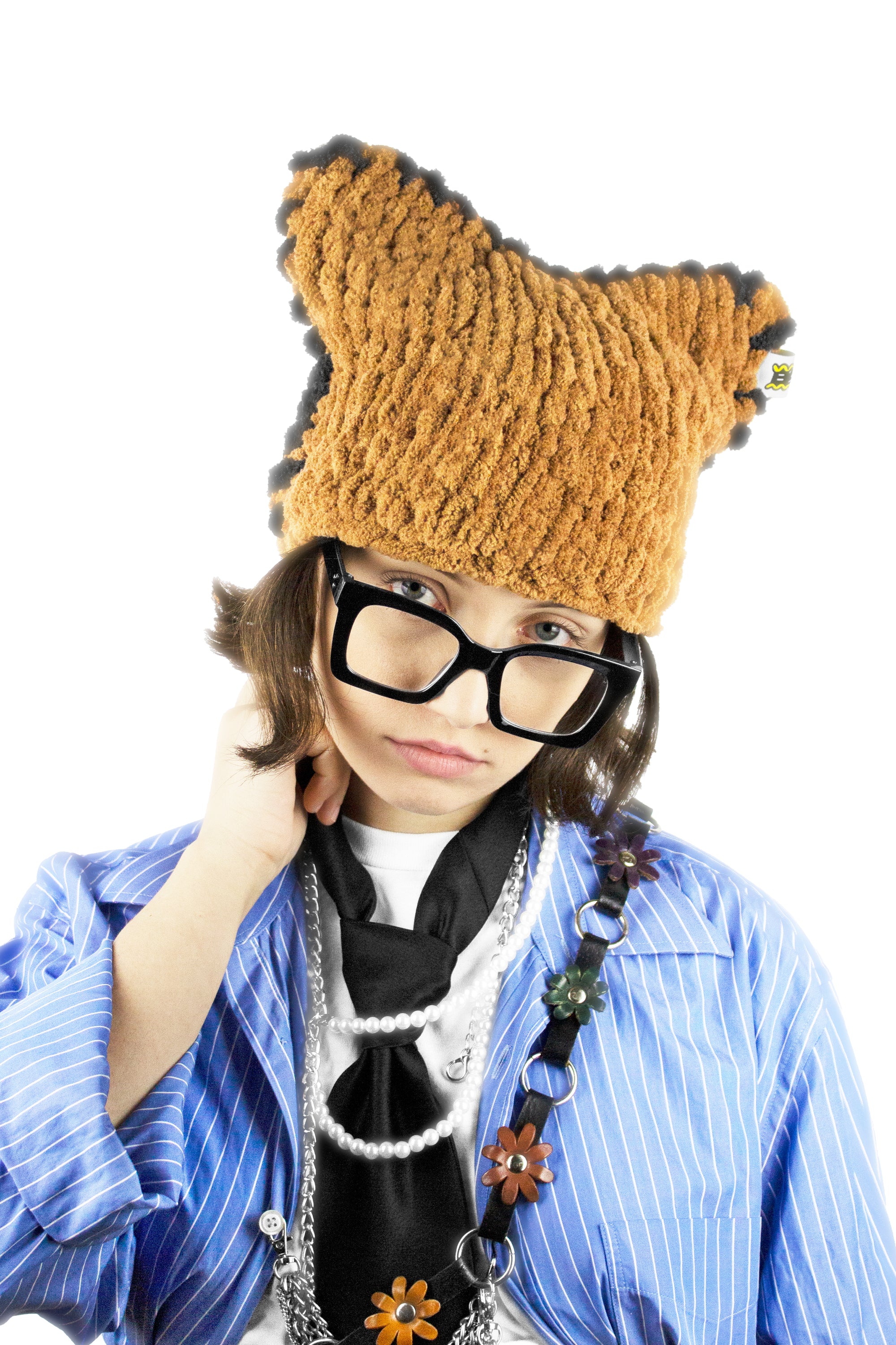 Front view of the Chocolate Catnie showing its clean silhouette.